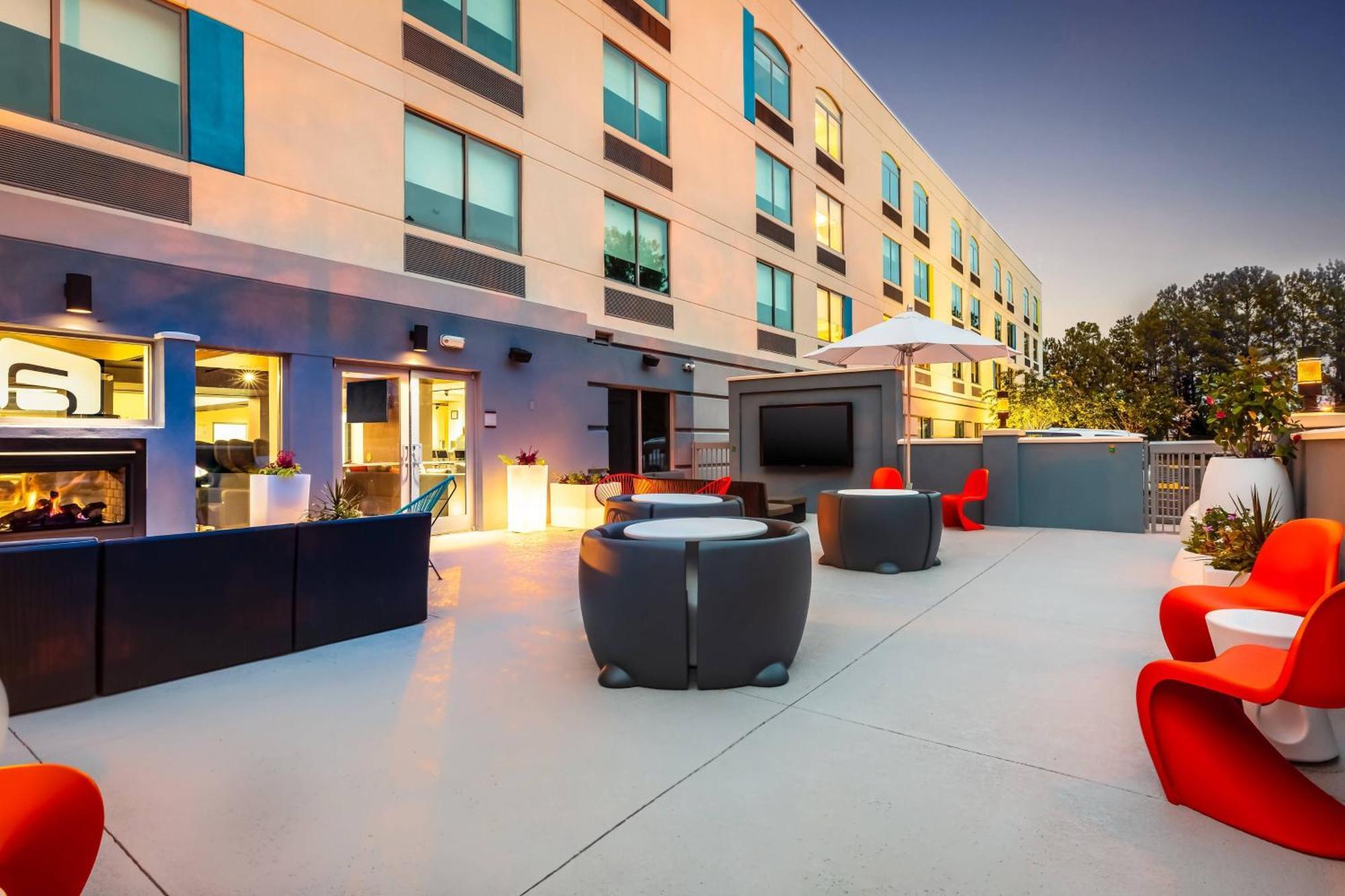 Aloft Columbia Harbison Hotel Bagian luar foto